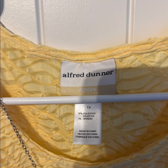 Alfred dunner Yellow Textured Women’s Top with attached necklace 1X - Picture 2 of 5